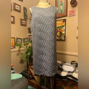 Women’s Shift Sleeveless Mini Dress, Black and White Abstract Pattern, L.
